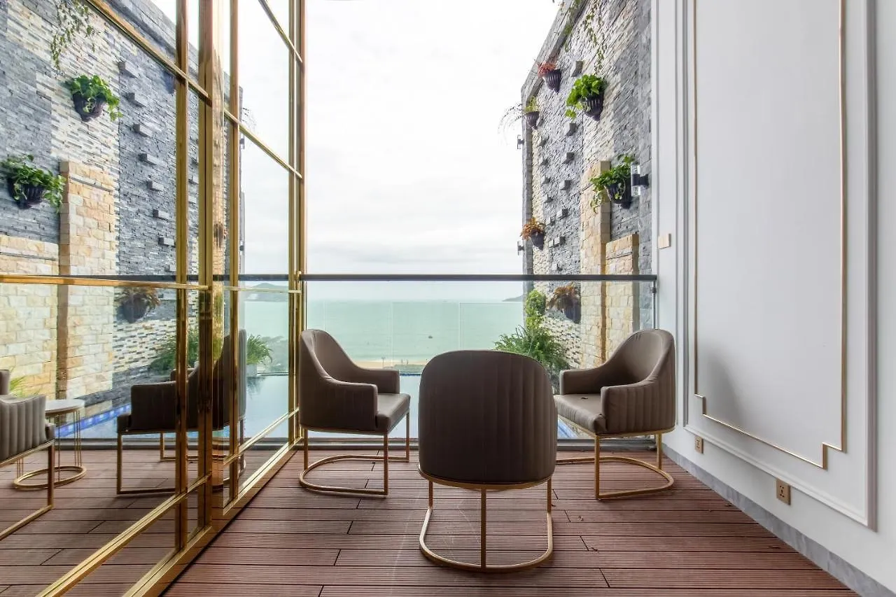 La Vague Hotel Να Τρανγκ 4*,  Βιετνάμ