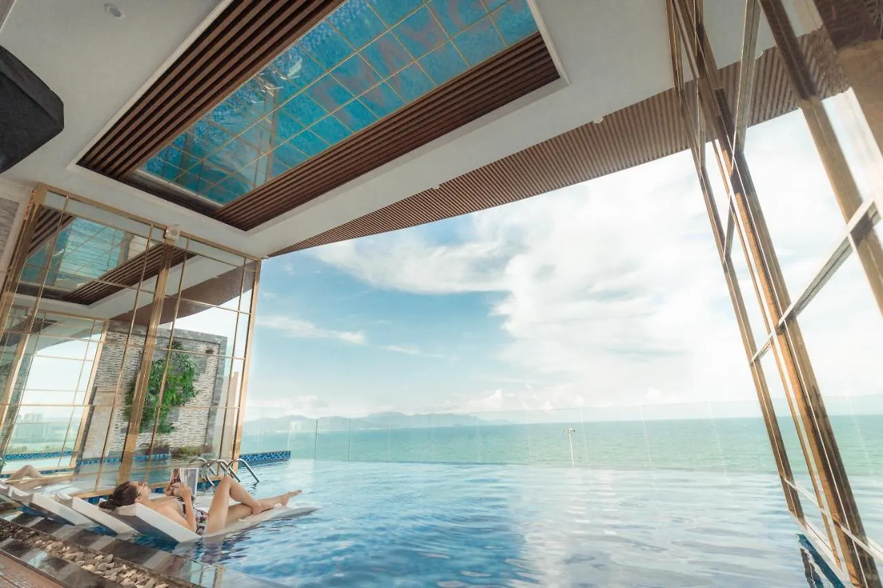 La Vague Hotel Να Τρανγκ