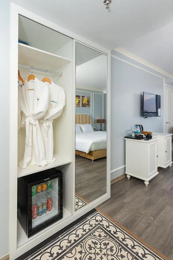 La Vague Hotel Να Τρανγκ 4*,