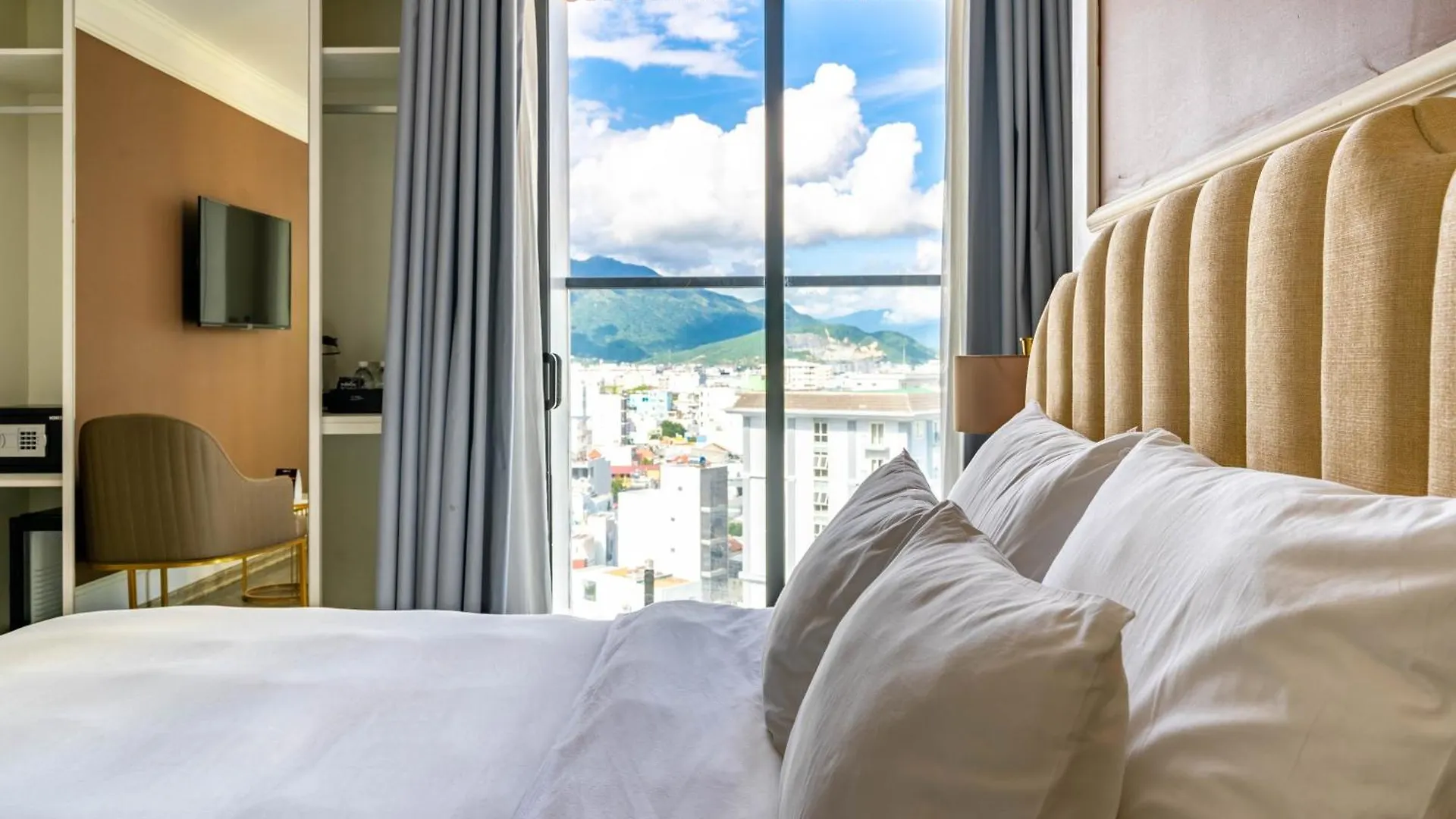 La Vague Hotel Να Τρανγκ 4*,  Βιετνάμ
