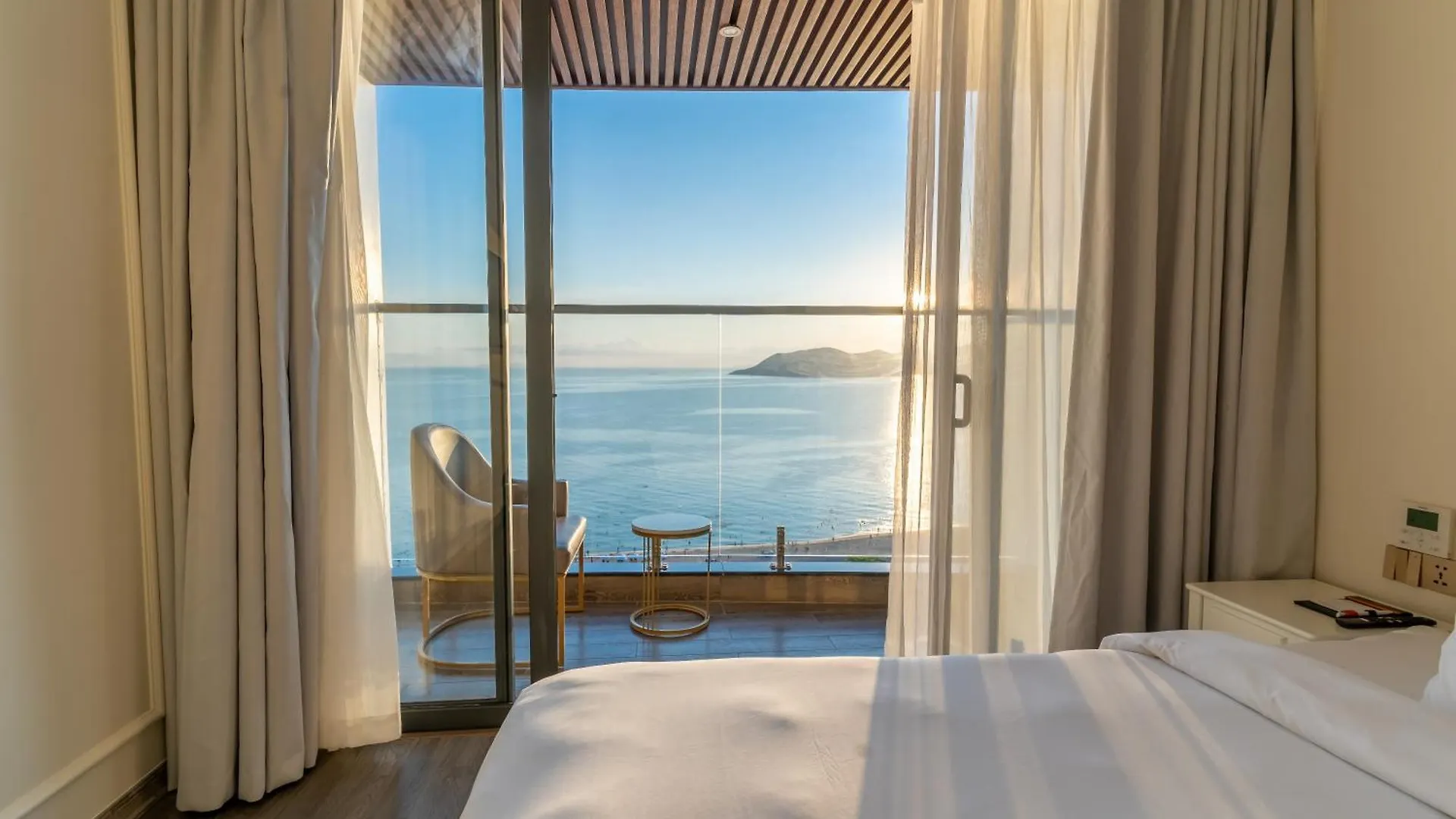 La Vague Hotel Να Τρανγκ