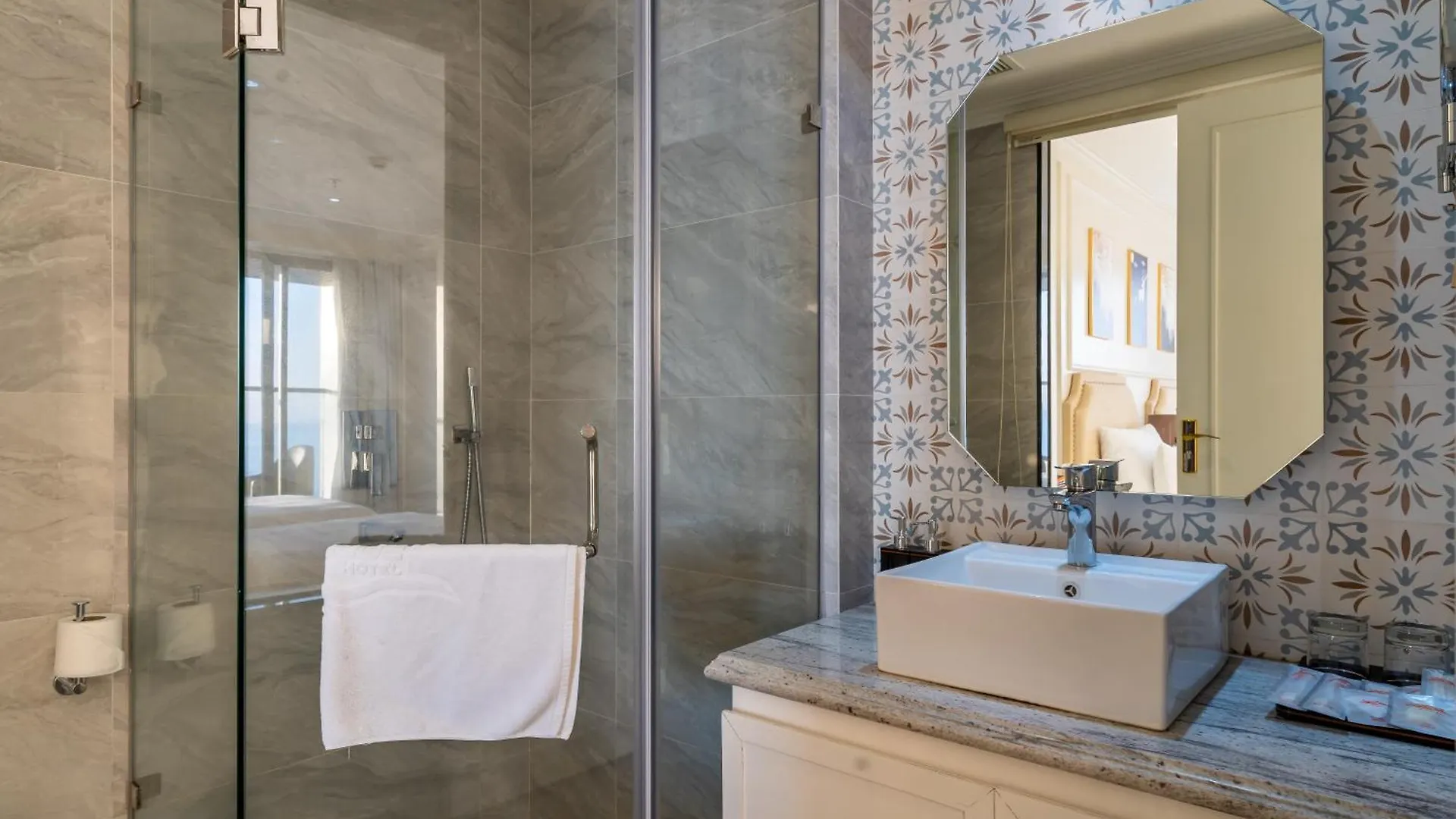La Vague Hotel Να Τρανγκ