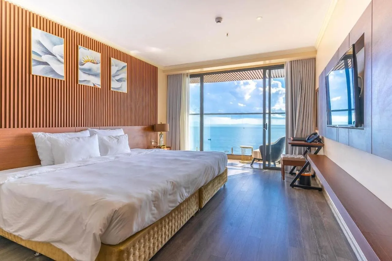 La Vague Hotel Nha Trang 4*,