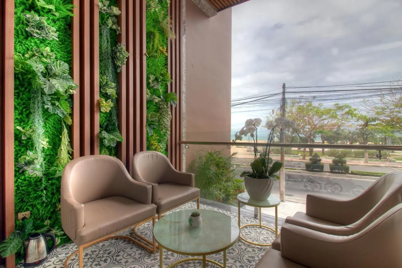 La Vague Hotel Να Τρανγκ